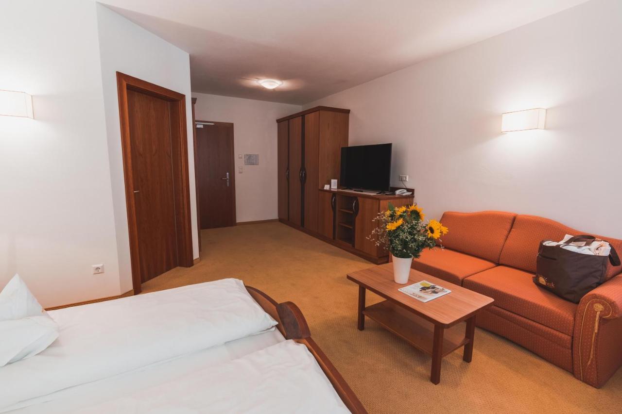 Hotel Am Sonneck Algund Exterior foto