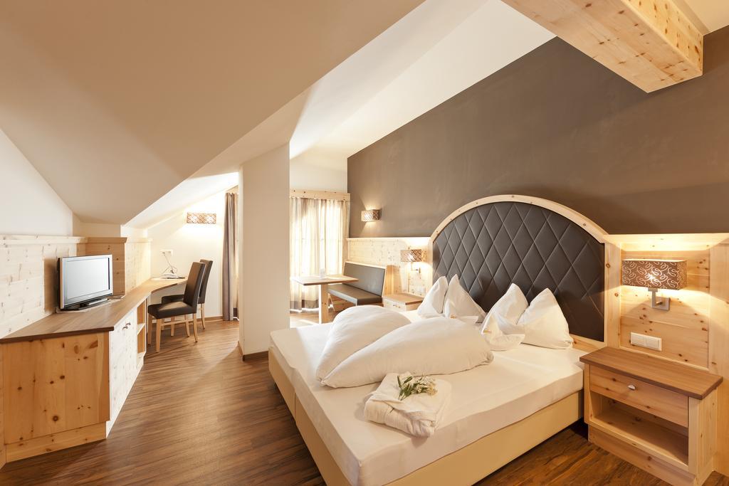 Hotel Am Sonneck Algund Exterior foto