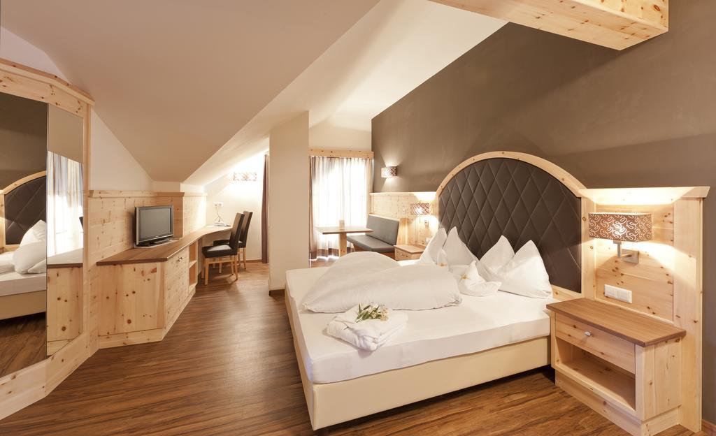 Hotel Am Sonneck Algund Exterior foto